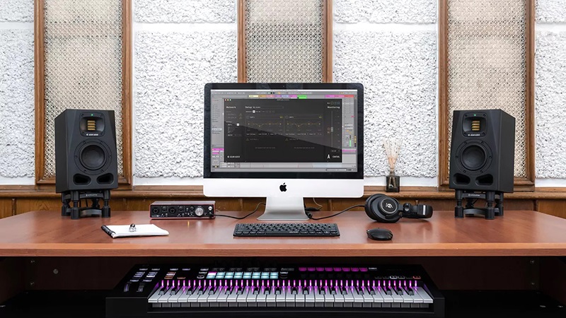 null hệ thống loa của Adam Audio A4V