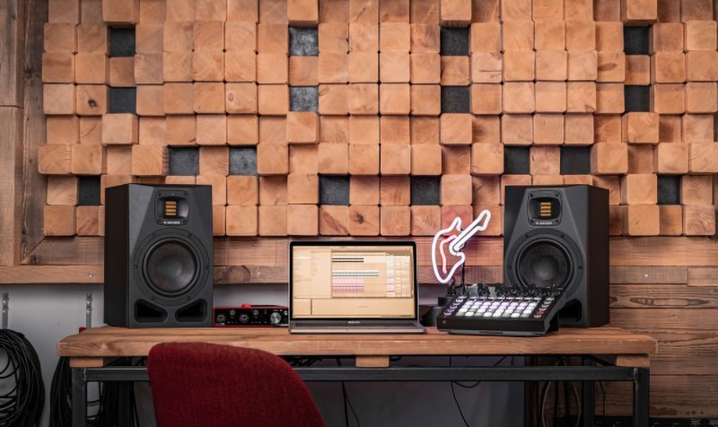 null loa kiểm âm Adam Audio A7V