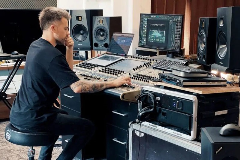 null giá của Loa Adam Audio T8V