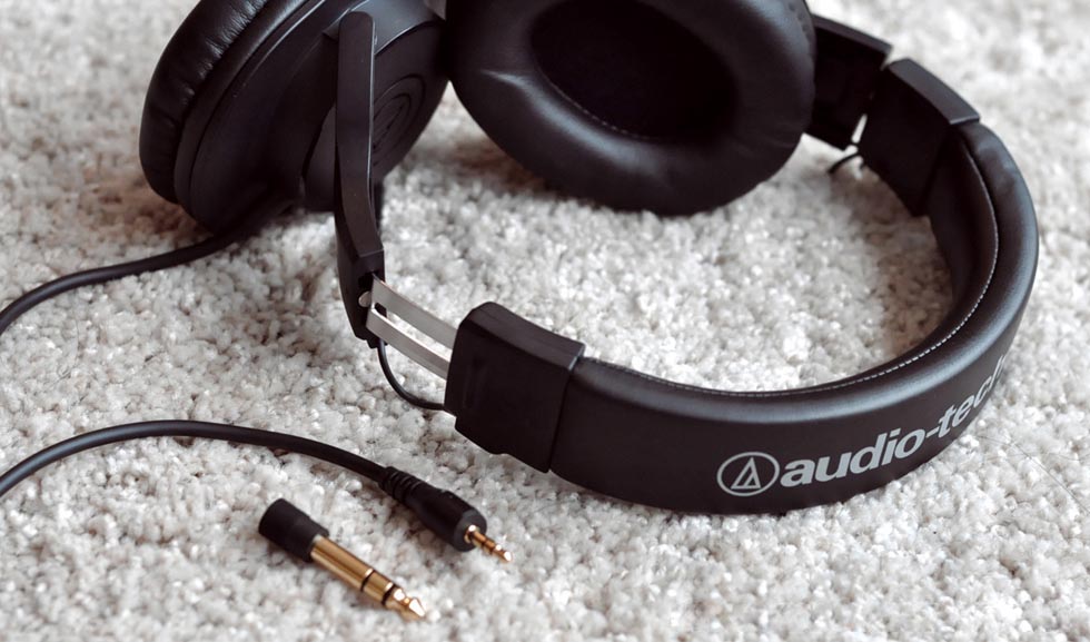 null Tai nghe Audio Technica ATH-M20X kết nối qua giắc cắm 3,5mm và đầu nối 6 ly