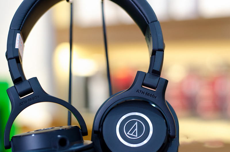 Audio Technica ATH-M40X âm thanh cần bằng tự nhiên, nghe hay nhiều loại nhạc