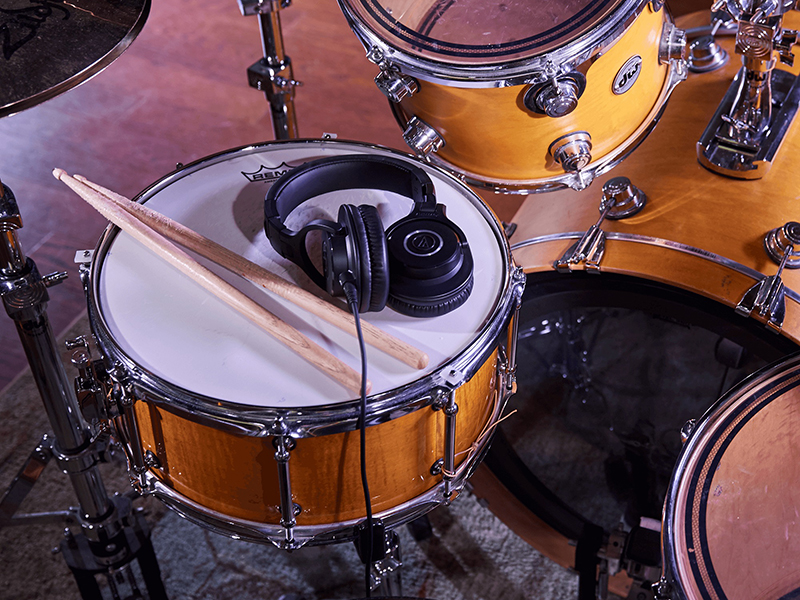 Audio Technica ATH-M40X xoay, gập rất dễ, tiện dụng