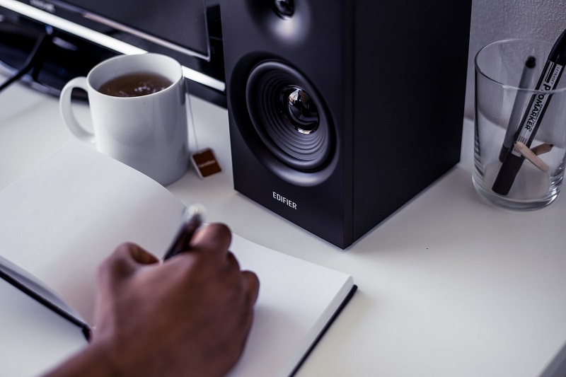 chất âm Loa Edifier R1080BT