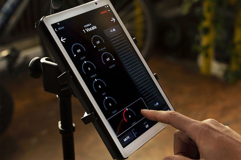 Loa Electro Voice Everse 8 kết nối bluetooth.