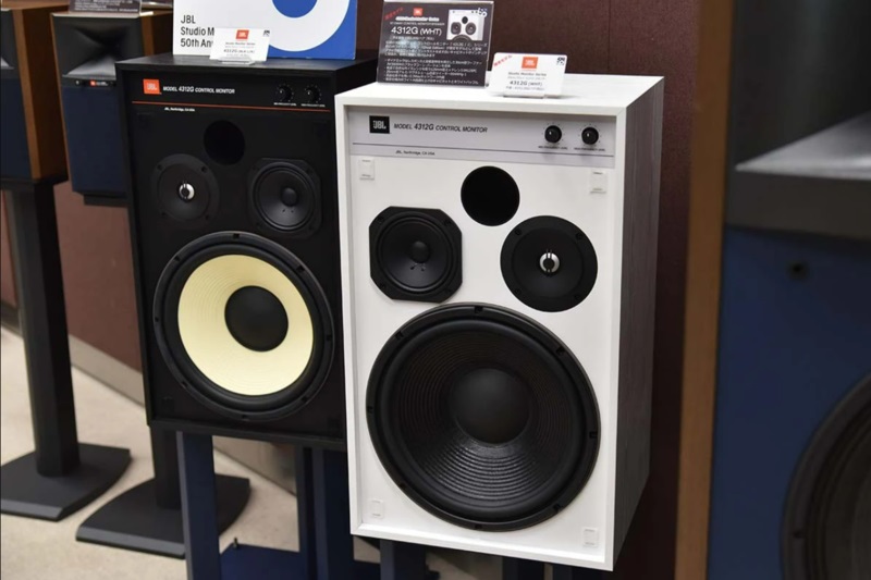 Loa JBL 4312G Ghost Edition có cấu hình mạnh mẽ