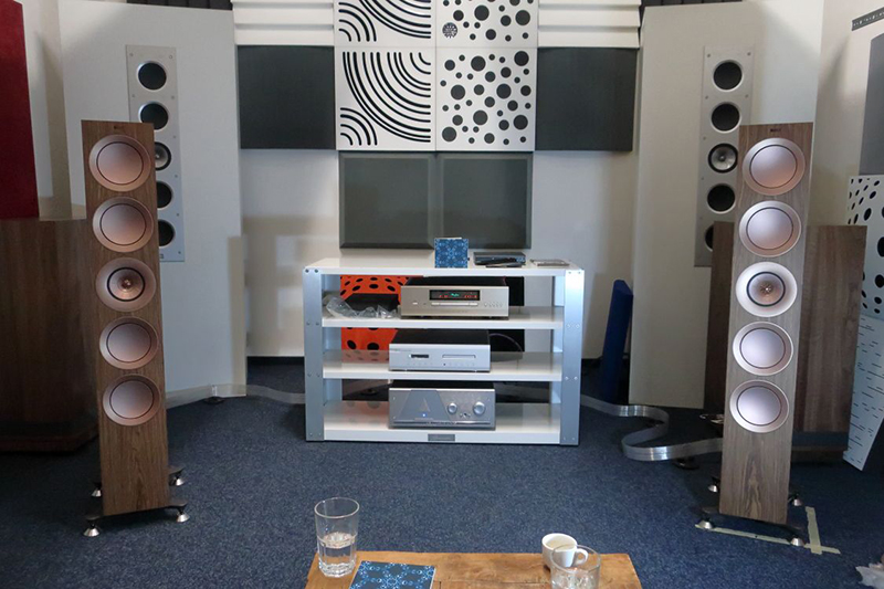 đặc điểm nổi bật của R11 Meta