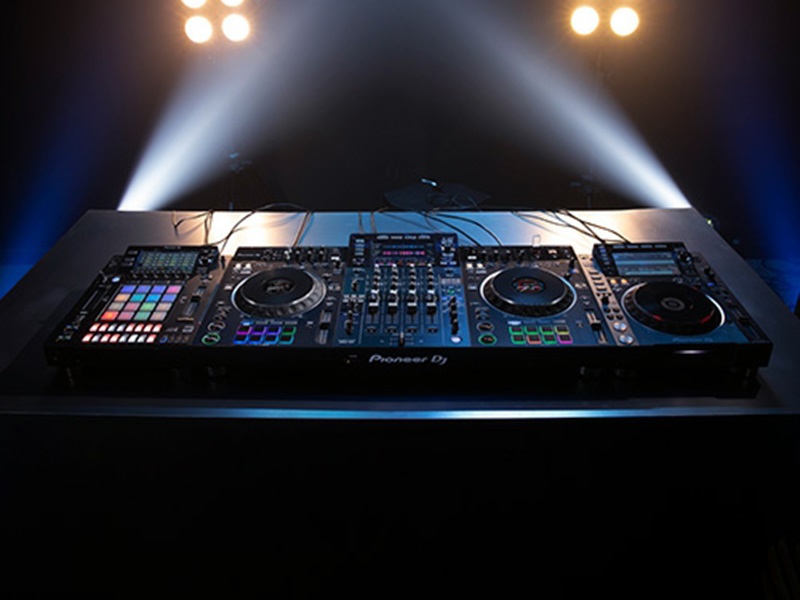  Bàn DJ XDJ-XZ thiết kế độc đáo