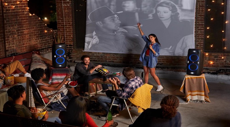 kết nối 2 loa JBL PartyBox 310 cùng loại với nhau đơn giản chỉ qua một nút bấm