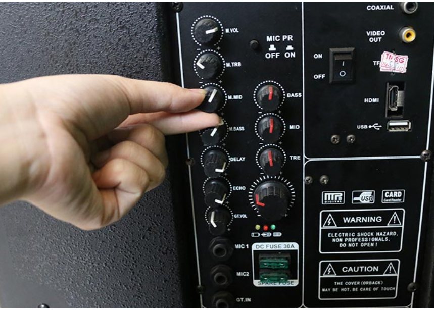 Các Nút Điều Chỉnh Âm Thanh Trên Loa Kéo, Loa Bluetooth, Loa Karaoke